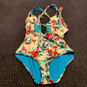 Becca -NWT Women’s one piece bathing suit -large